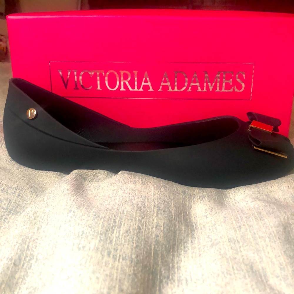 Victoria Adames flats